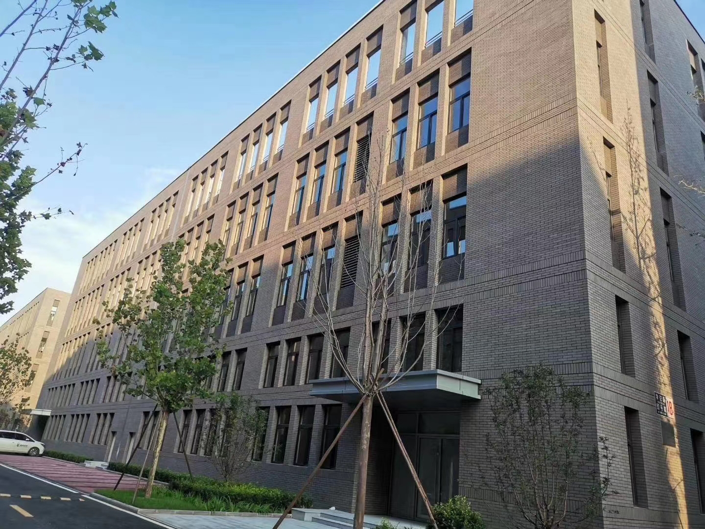 新廠房園區(qū)綜合樓每層750平適合電商企業(yè)辦公倉儲